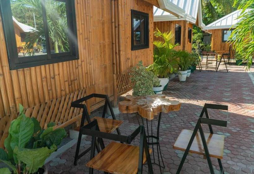 هتل The Blessed Purple Bamboo Beach Resort