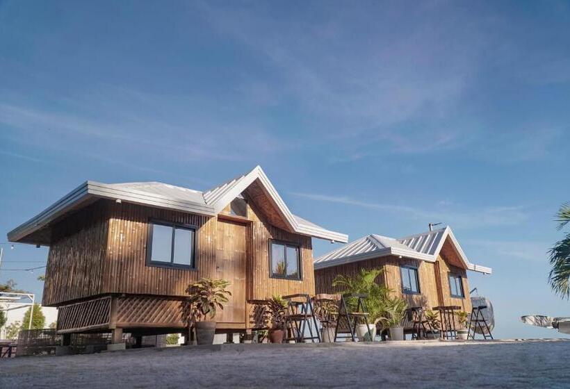 هتل The Blessed Purple Bamboo Beach Resort