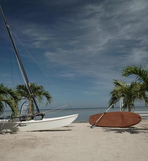 هتل The Blessed Purple Bamboo Beach Resort