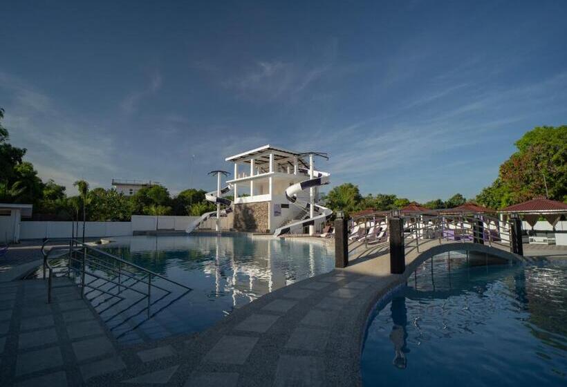هتل The Blessed Purple Bamboo Beach Resort