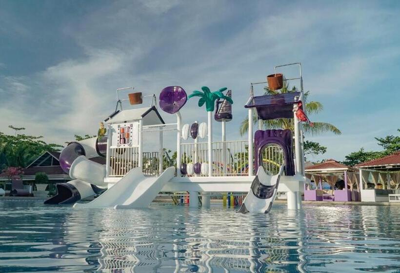 هتل The Blessed Purple Bamboo Beach Resort