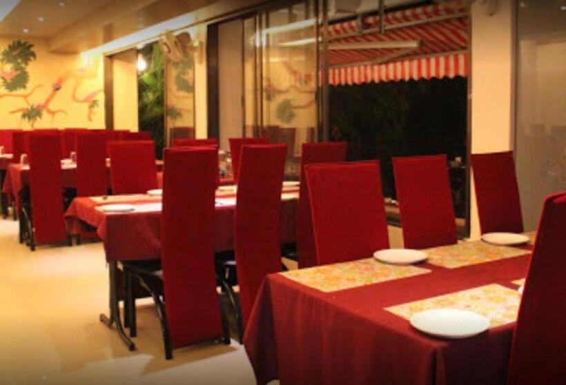 בית מלון כפרי Nivant Resort, Satara