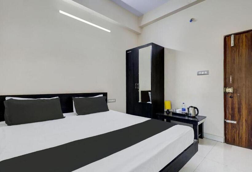酒店 Oyo 823110 Lakshmi Deluxe Lodge