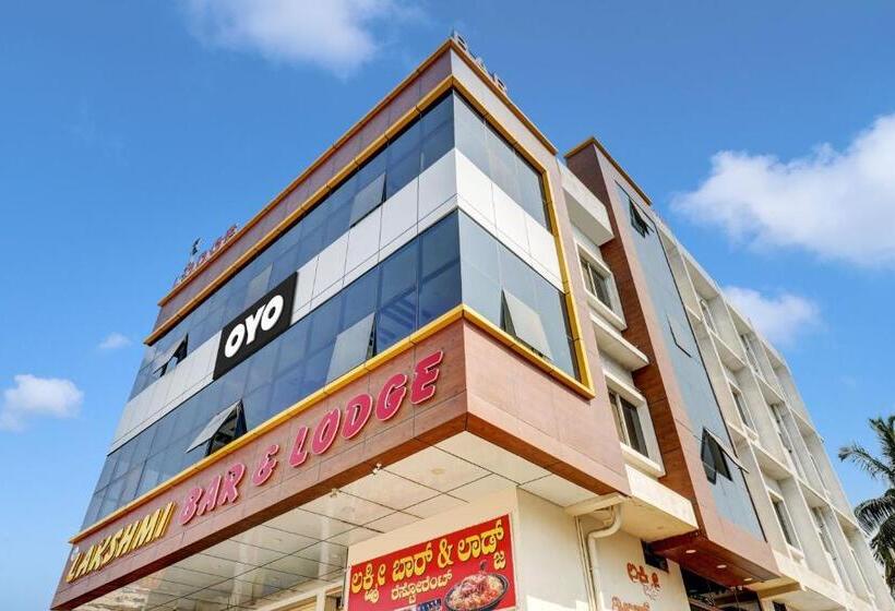 酒店 Oyo 823110 Lakshmi Deluxe Lodge