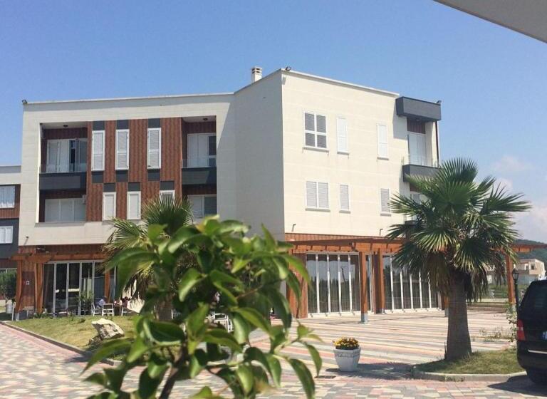 هتل Real Resort Albania