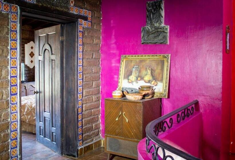 هتل Solache Inn