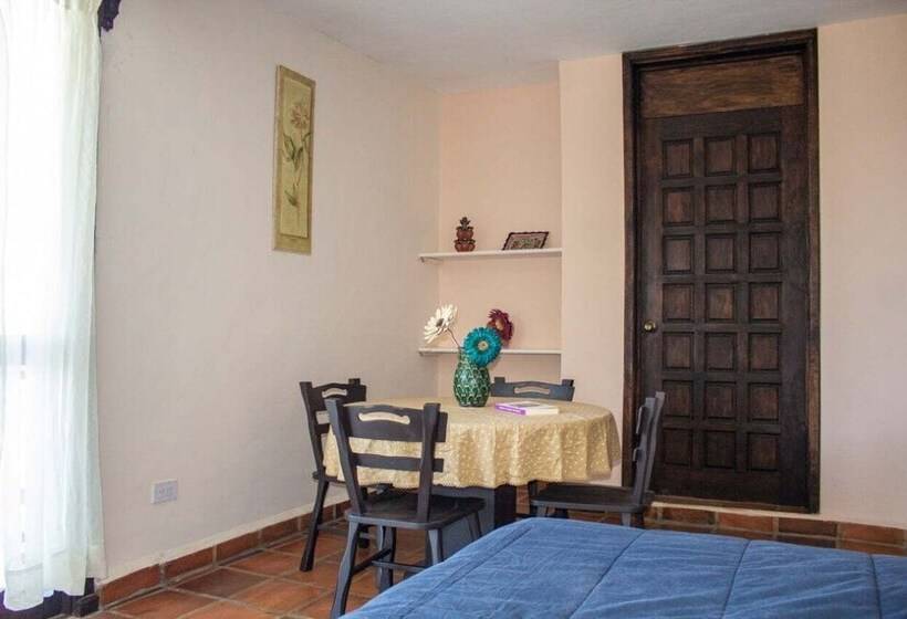 هتل Solache Inn