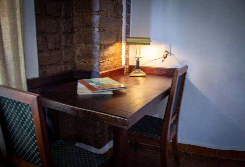 هتل Solache Inn
