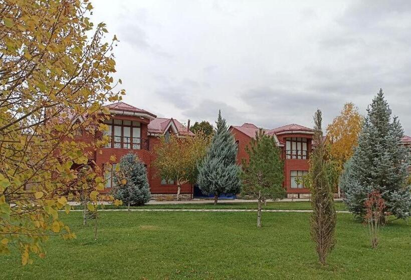 בית מלון כפרי Oasis Sun Club