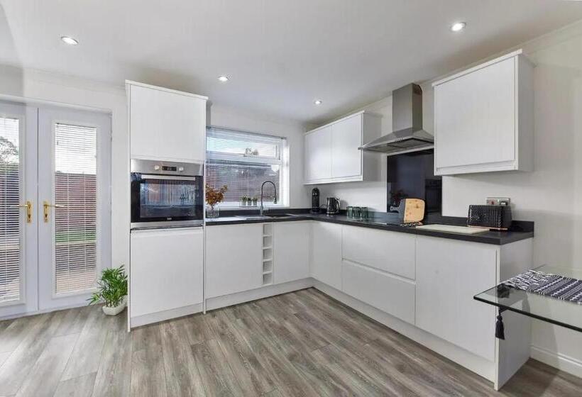 پانسیون Cosford House 2 Bedroom