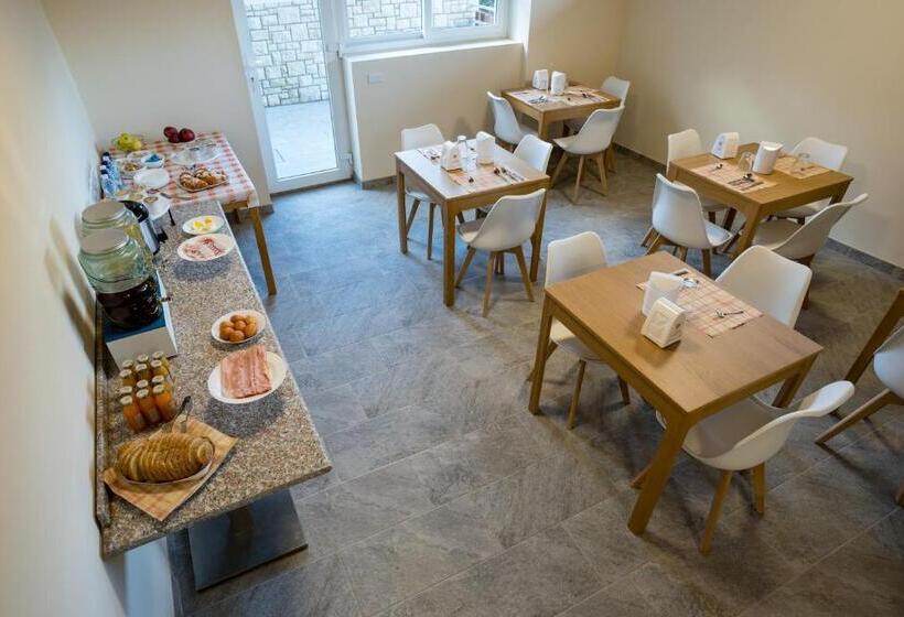 تختخواب و صبحانه Residence Villa Eli