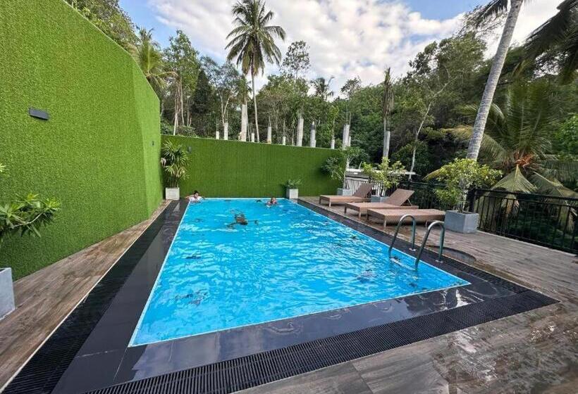 مبيت وإفطار Tharumini Villa