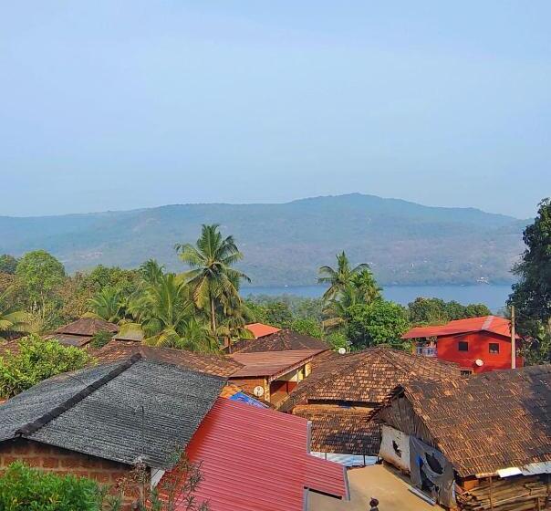 בית מלון כפרי On The High Ground Tourism Point
