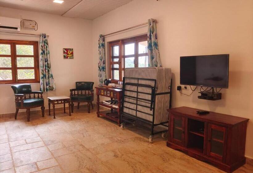 בית מלון כפרי On The High Ground Tourism Point