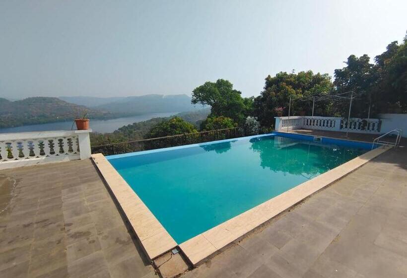 בית מלון כפרי On The High Ground Tourism Point