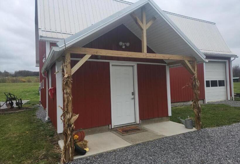 هتل The Stable At Windmill Ridge Farm