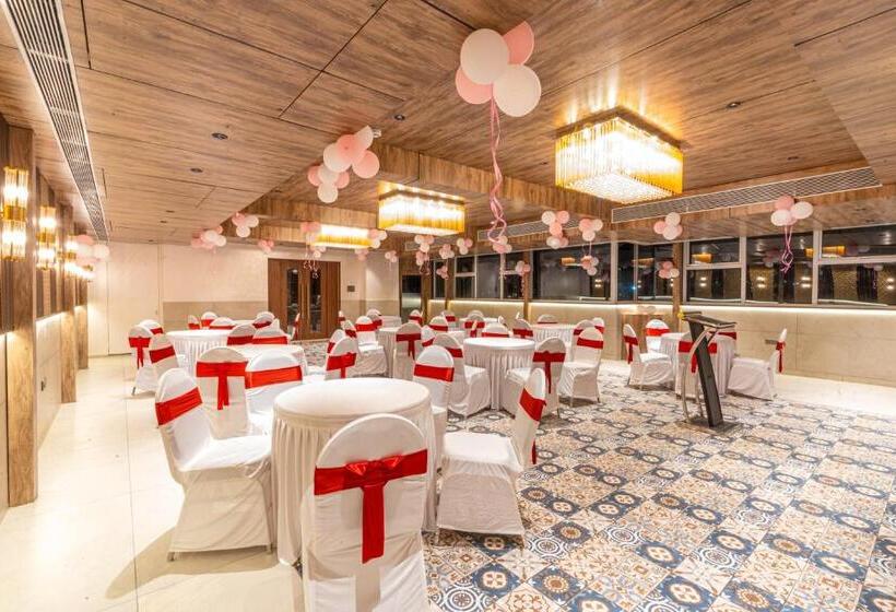 בית מלון כפרי Treebo Premium Heritage Grand  Majiwada Thane