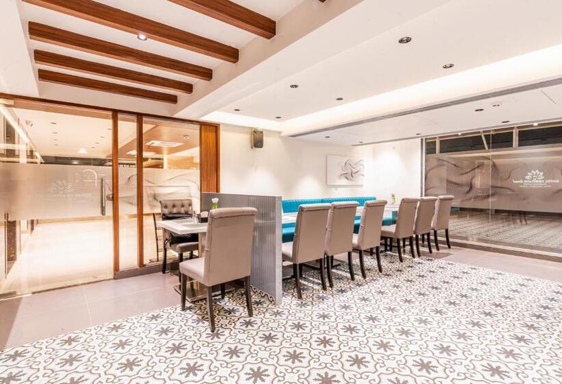 בית מלון כפרי Treebo Premium Heritage Grand  Majiwada Thane