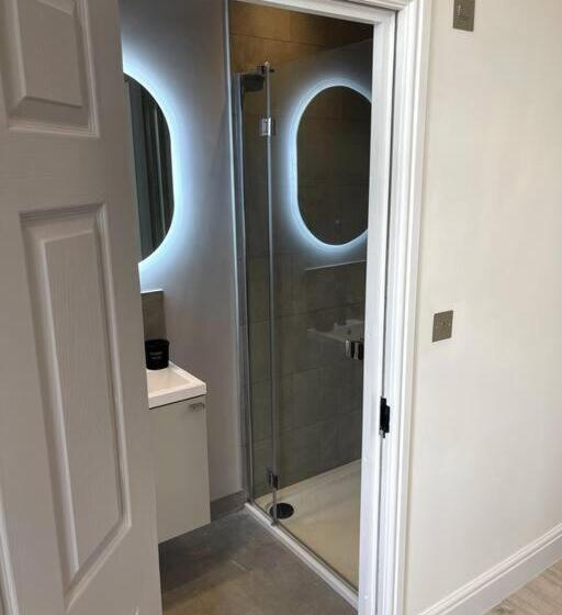 پانسیون Luxury Kingsize Room In London