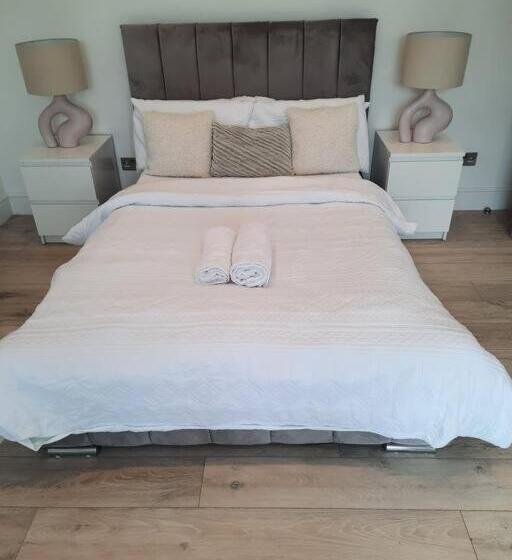 پانسیون Luxury Kingsize Room In London