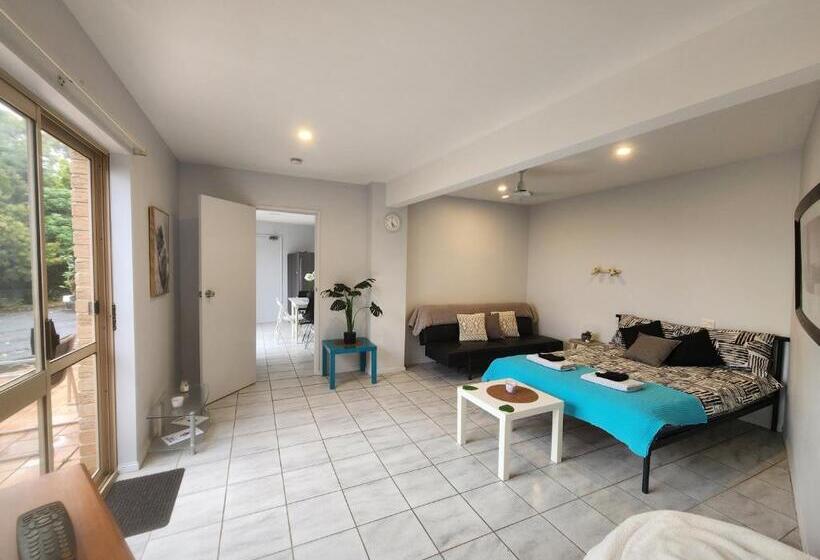 펜션 Self Contained Guesthouse For 7ppl, W Pool