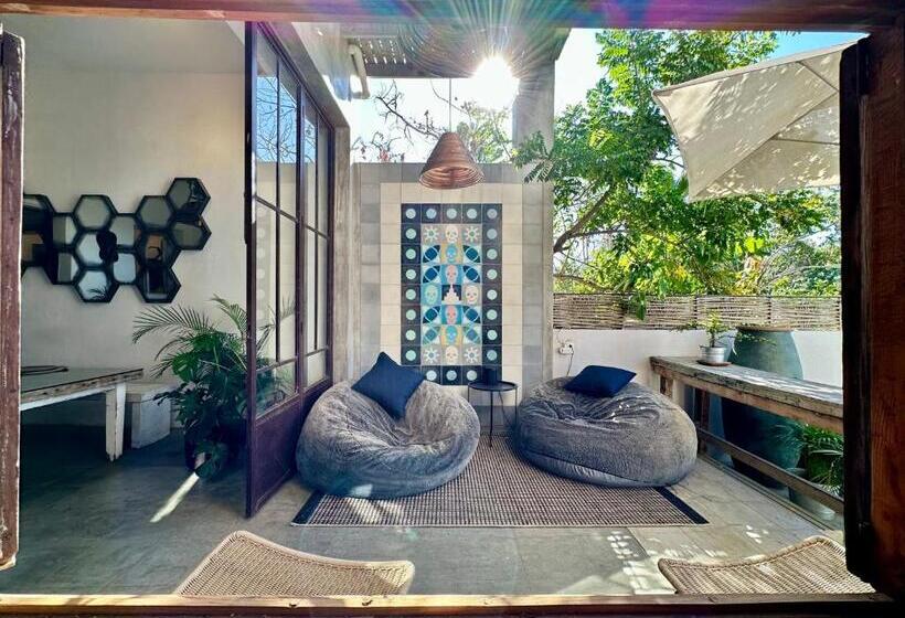 هاستل Baja House