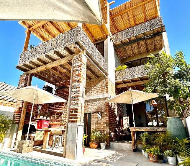 هاستل Baja House