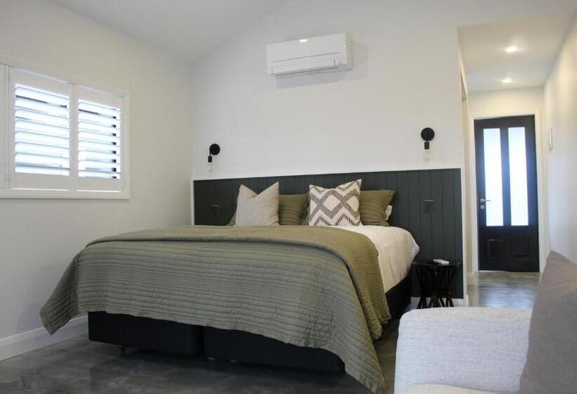 Bed and Breakfast Ahuru House