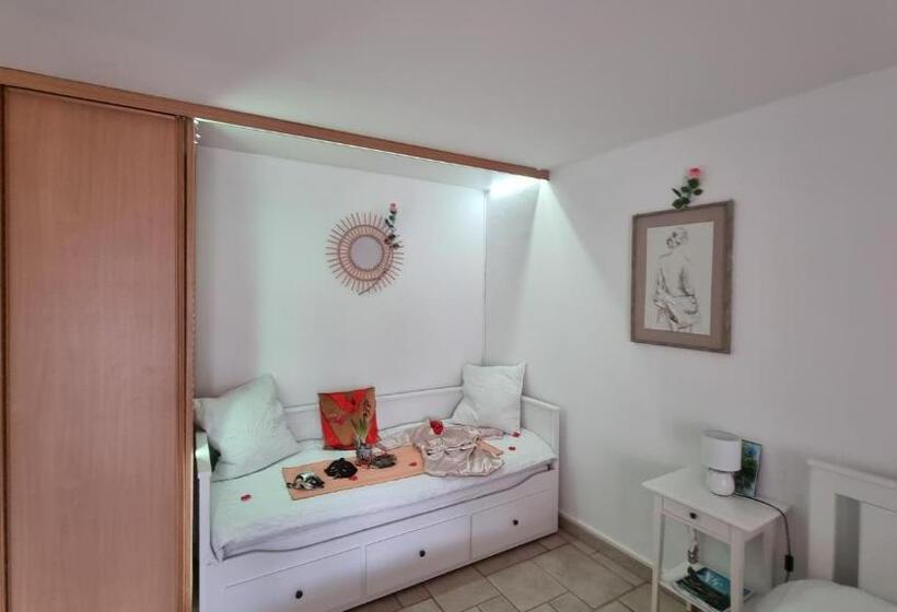 مبيت وإفطار Love Room De Charme Var