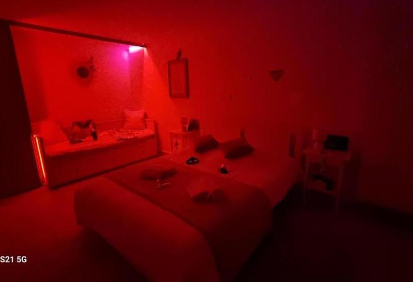 مبيت وإفطار Love Room De Charme Var