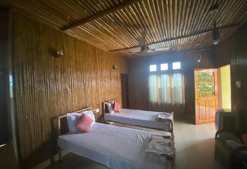 فندق Camellia Bagh Resort. Under Pabhojan Tea Tourism