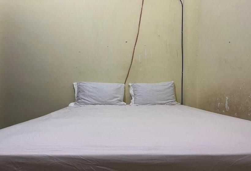 فندق Oyo 93683 Kost Naura