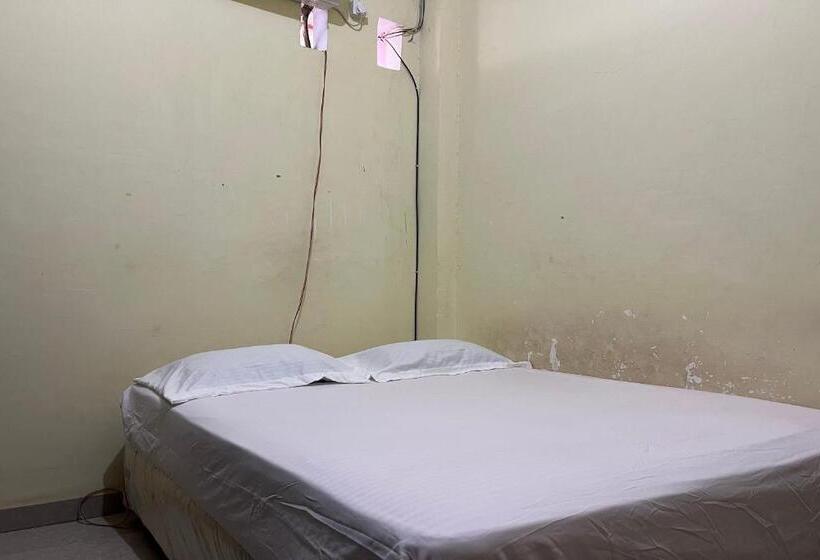 فندق Oyo 93683 Kost Naura