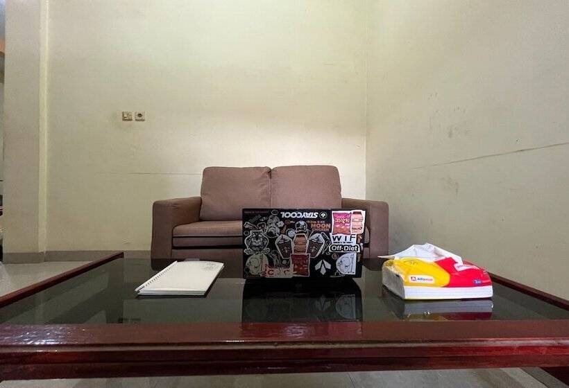 فندق Oyo 93683 Kost Naura