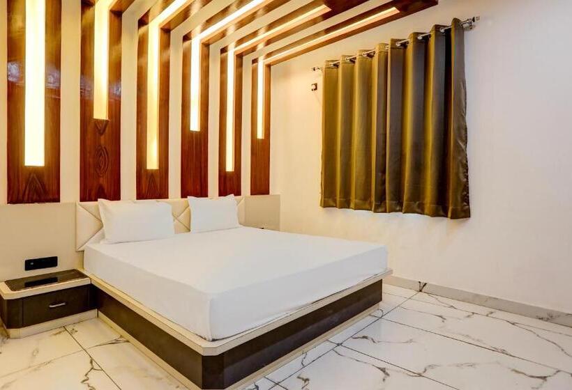 호텔 Oyo Varda Resort
