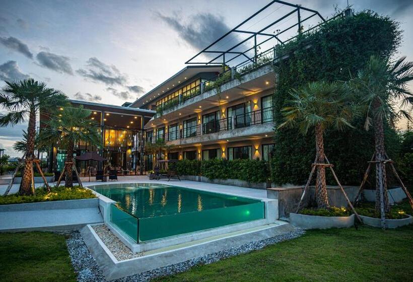 هتل The River Palm Resort