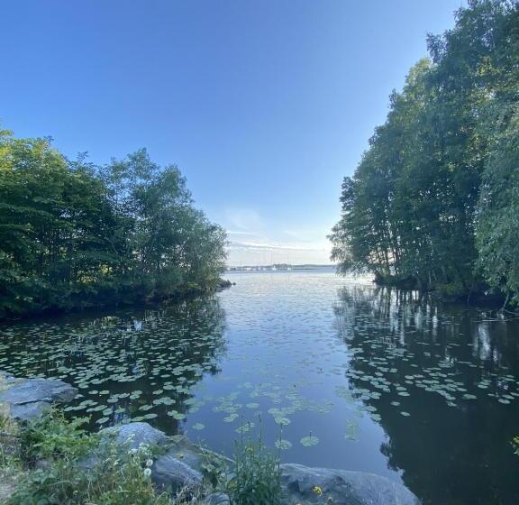 پانسیون Beautiful Lakefront House