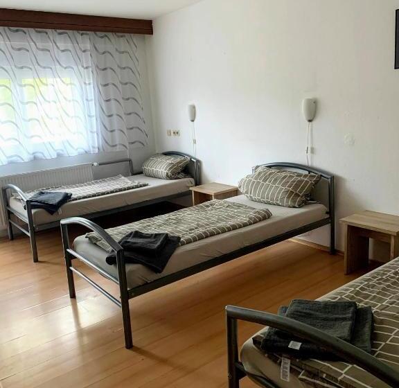 펜션 Monteurzimmer   Karlsbad