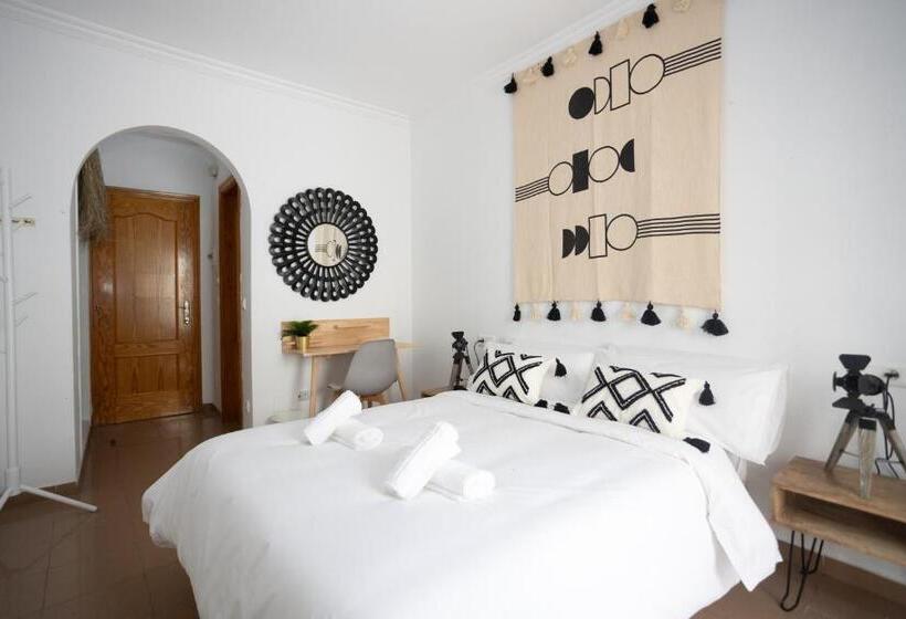 פנסיון Naim Guest House Nerja