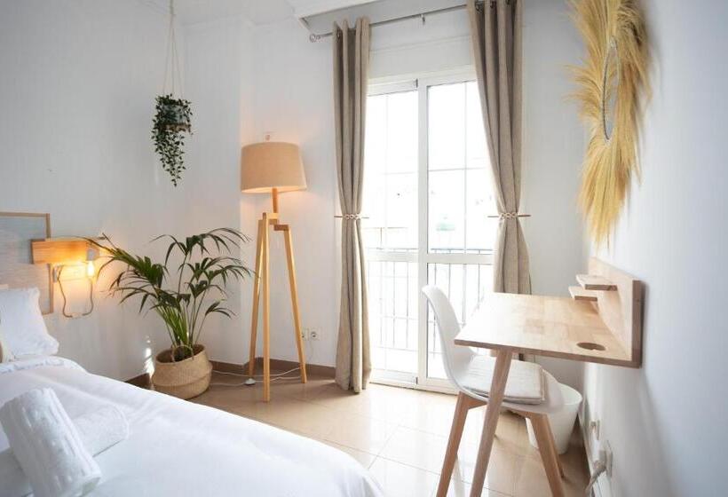 פנסיון Naim Guest House Nerja