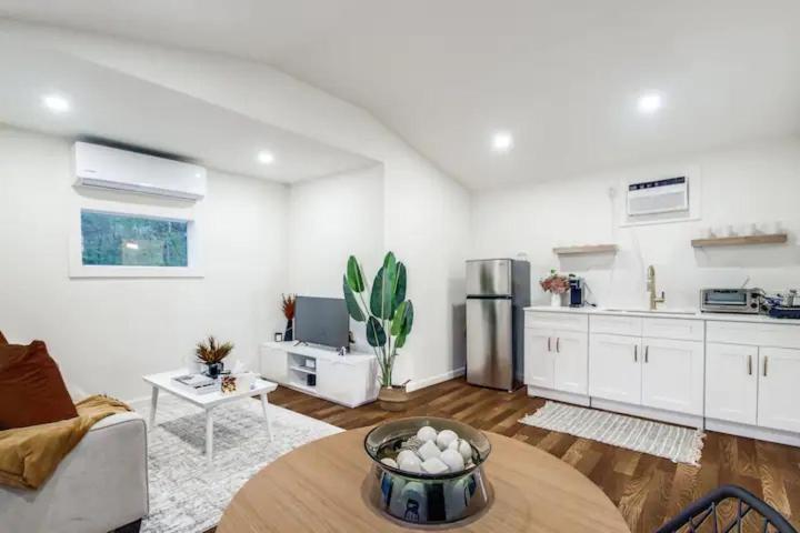 پانسیون Private Gated Guest Home, 5 Miles To Downtown