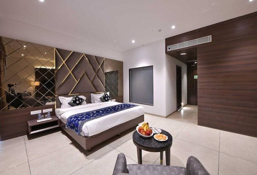 リゾートホテル Clubhouse Hotel Morbi