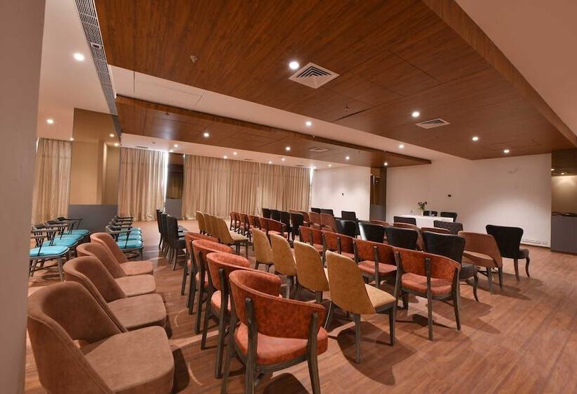 リゾートホテル Clubhouse Hotel Morbi