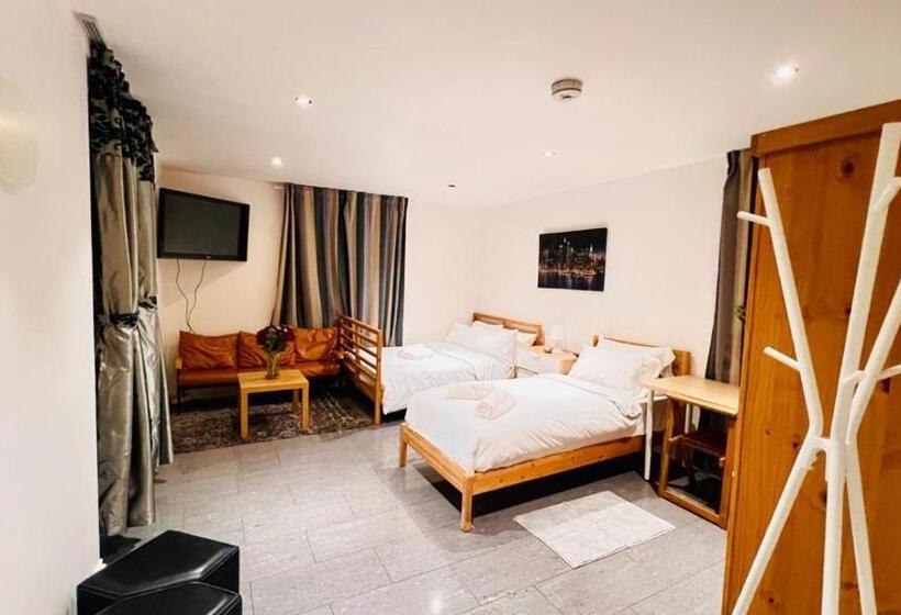 تختخواب و صبحانه City View Sunset Luxurious Apartment In London Zone 1 Including One Family Twin Room With Its Own St