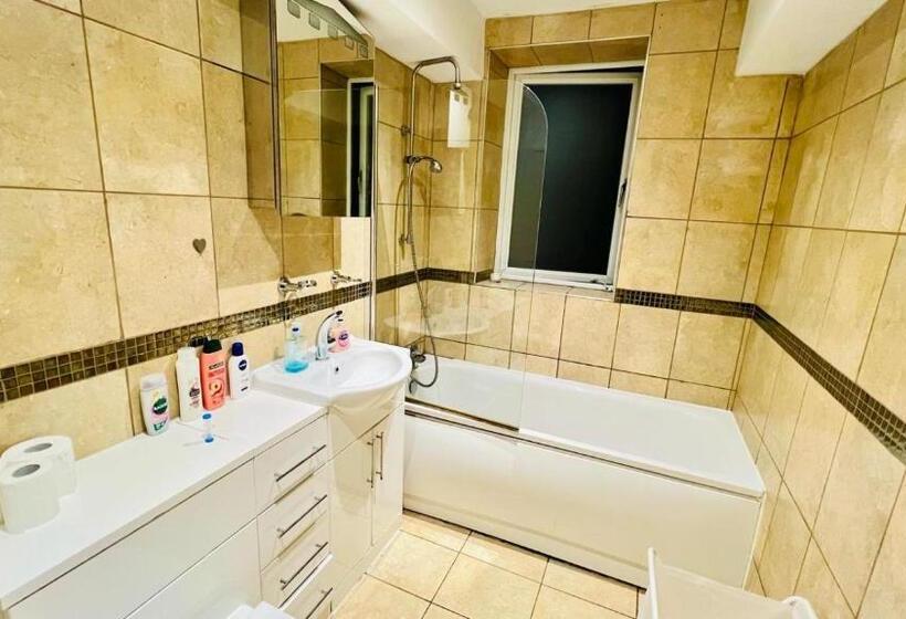 צימר City View Sunset Luxurious Apartment In London Zone 1 Including One Family Twin Room With Its Own St