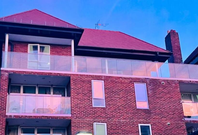 צימר City View Sunset Luxurious Apartment In London Zone 1 Including One Family Twin Room With Its Own St