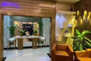 Chillers Hotel And Suites