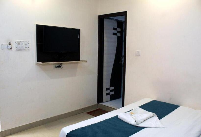 בית מלון כפרי Anand