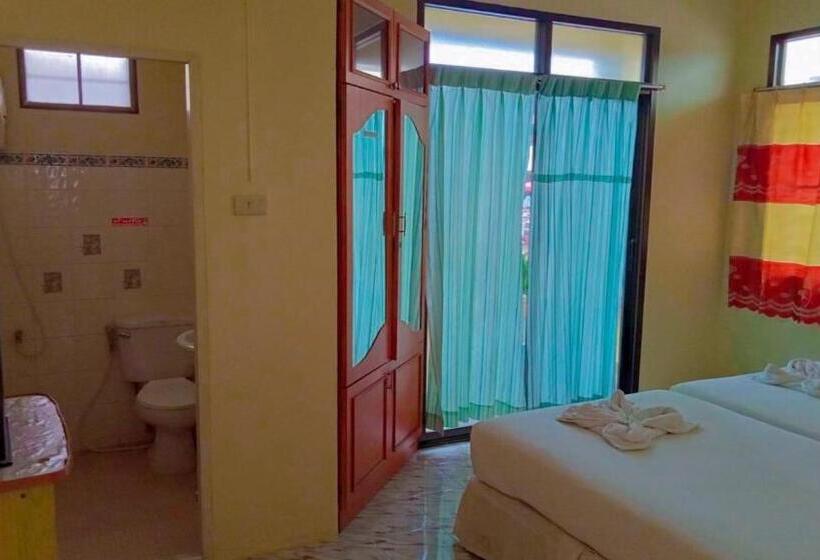 בית מלון כפרי Sea View Resort Rayong