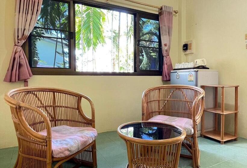 בית מלון כפרי Sea View Resort Rayong